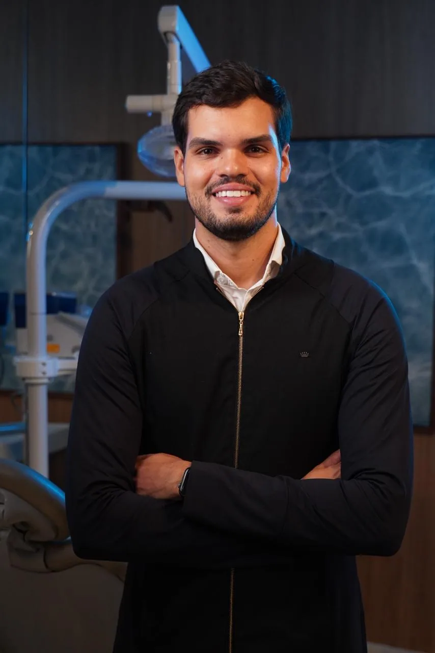 Dr. Luca Maderyc — cirurgião-dentista